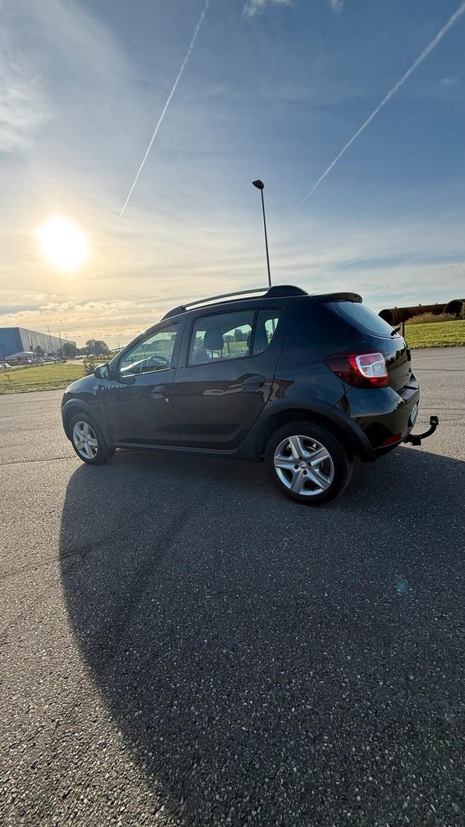 Dacia Sandero 2015 — двигун 90 HP (66kW)