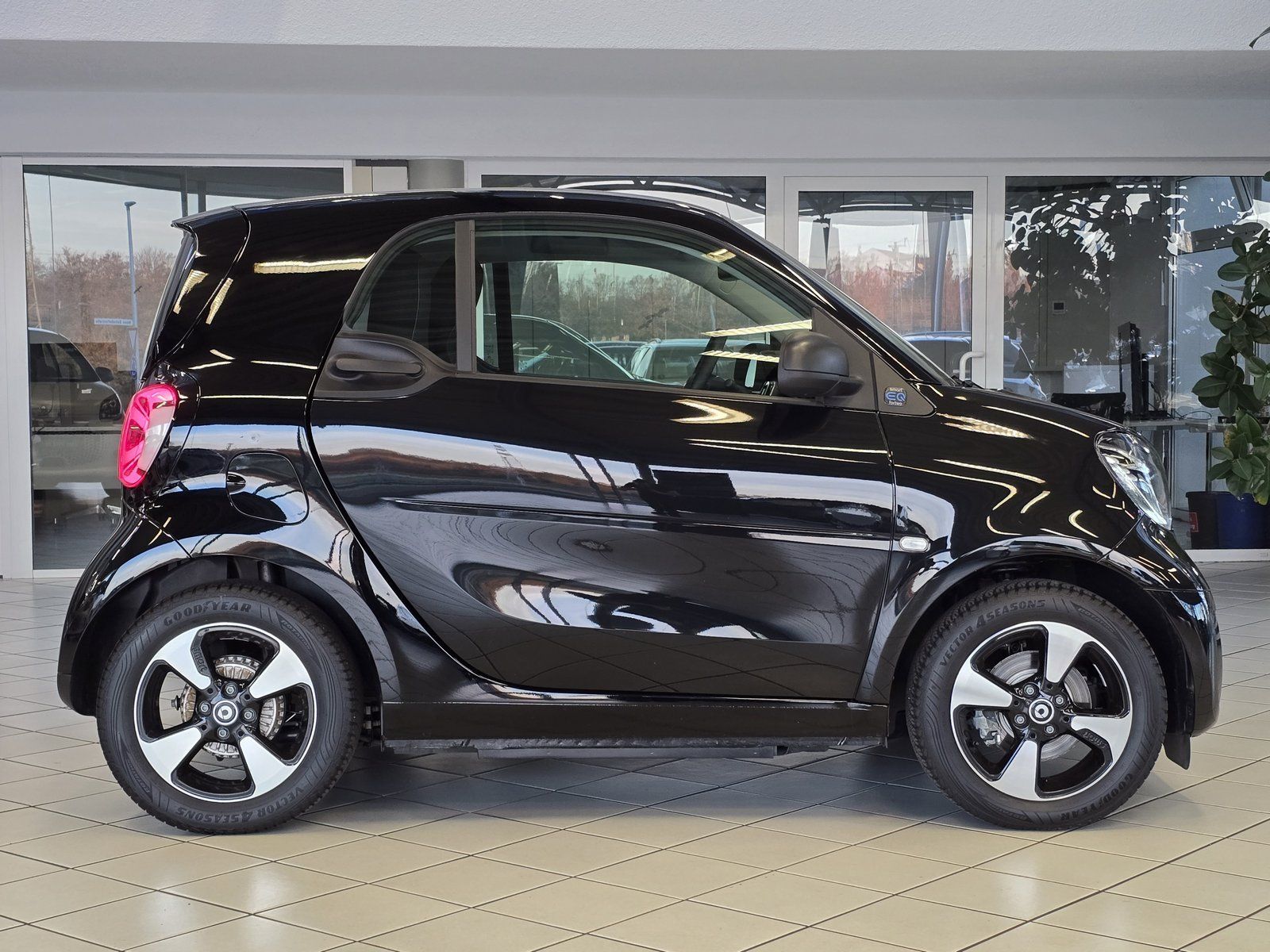 Smart ForTwo EQ Coupé Passion 22KW+LED+KAM+2xKABEL+15" imagem 2