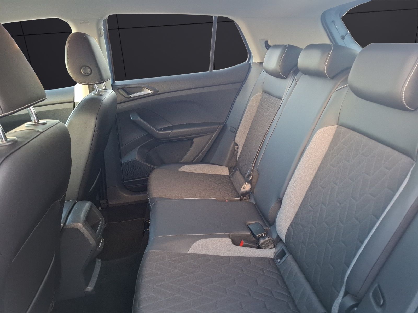 Fahrzeugabbildung Volkswagen T-Cross TSI Goal LED Navi AID ACC RFK SH LM