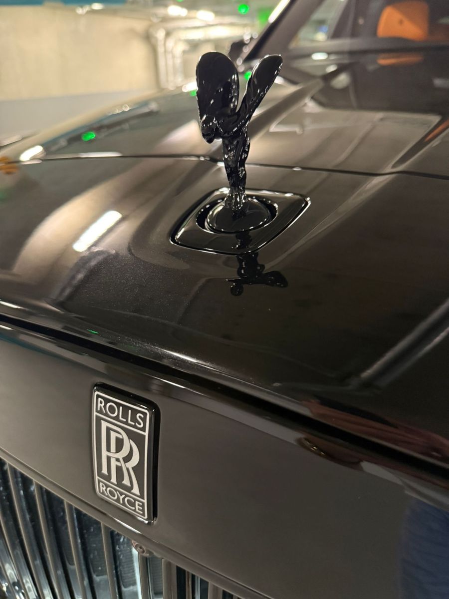 Fahrzeugabbildung Rolls-Royce Cullinan BLACK BADGE OPTIK/THEATER/BESPOKE AUDIO