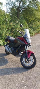 Honda NC750 DCT | nur 4.800 km | TÜV 2027  - Honda Motorräder in Krefeld