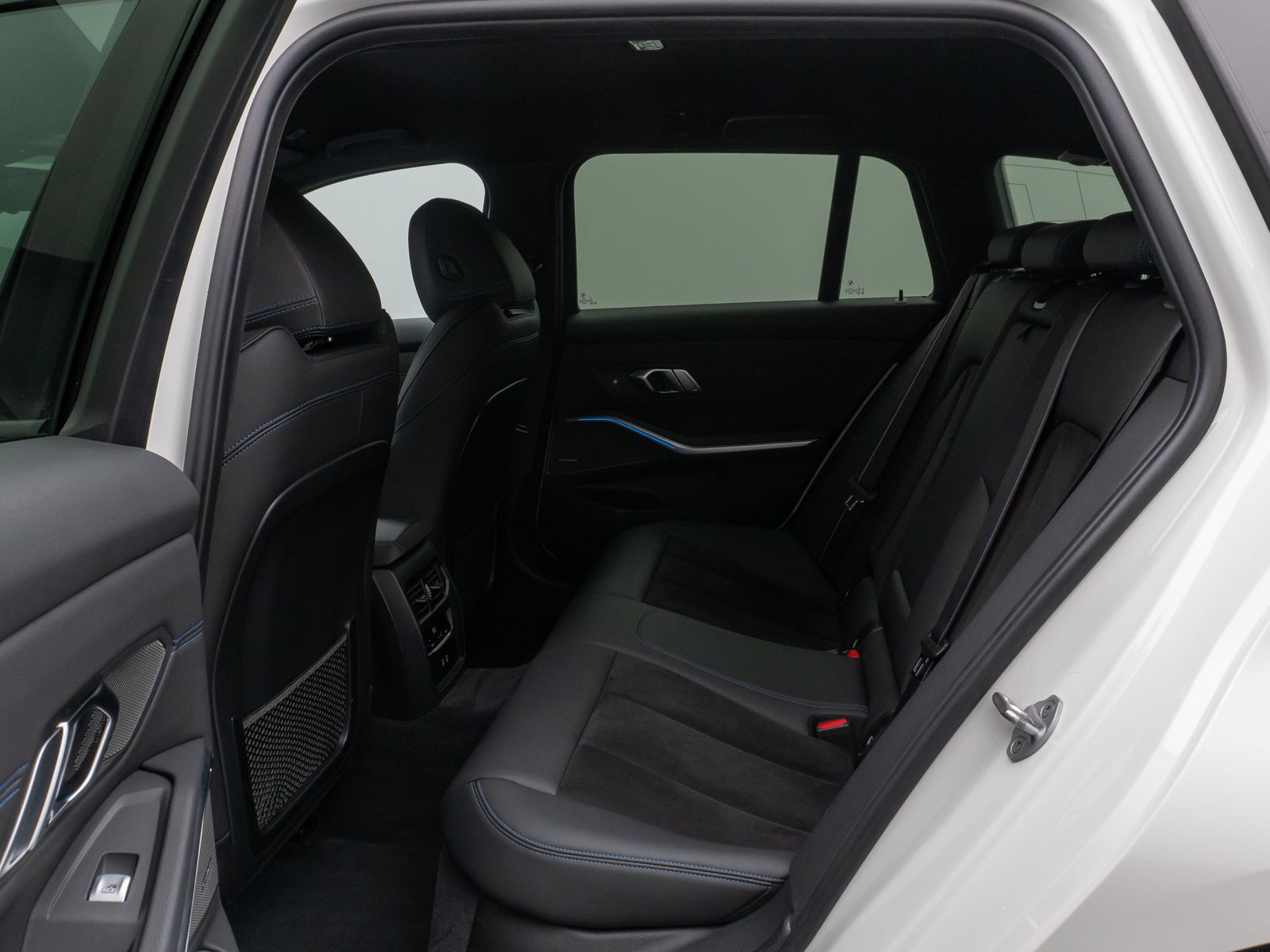 Fahrzeugabbildung BMW 320d xD M Sport Pro Kamera HUD DAB H/K AHK Komfo