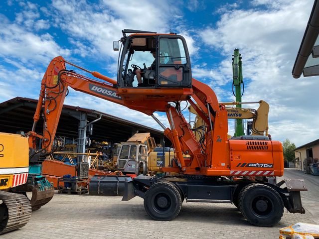 Doosan DX170W