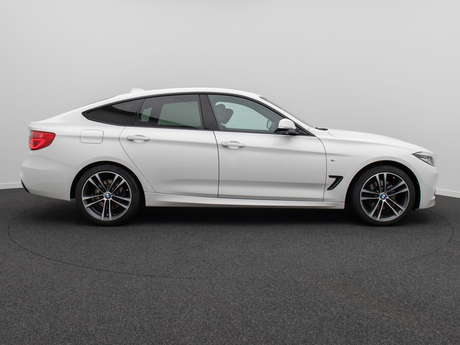 Fahrzeugabbildung BMW 320 Gran Turismo M Sport Kamera Alarm HUD 19Zoll