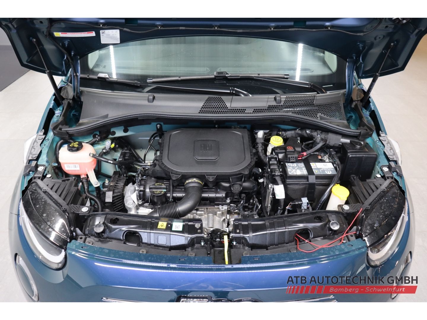 Fahrzeugabbildung Fiat 500 ICON + Komfortpaket Hybrid 1.0l PDC Rückfahr