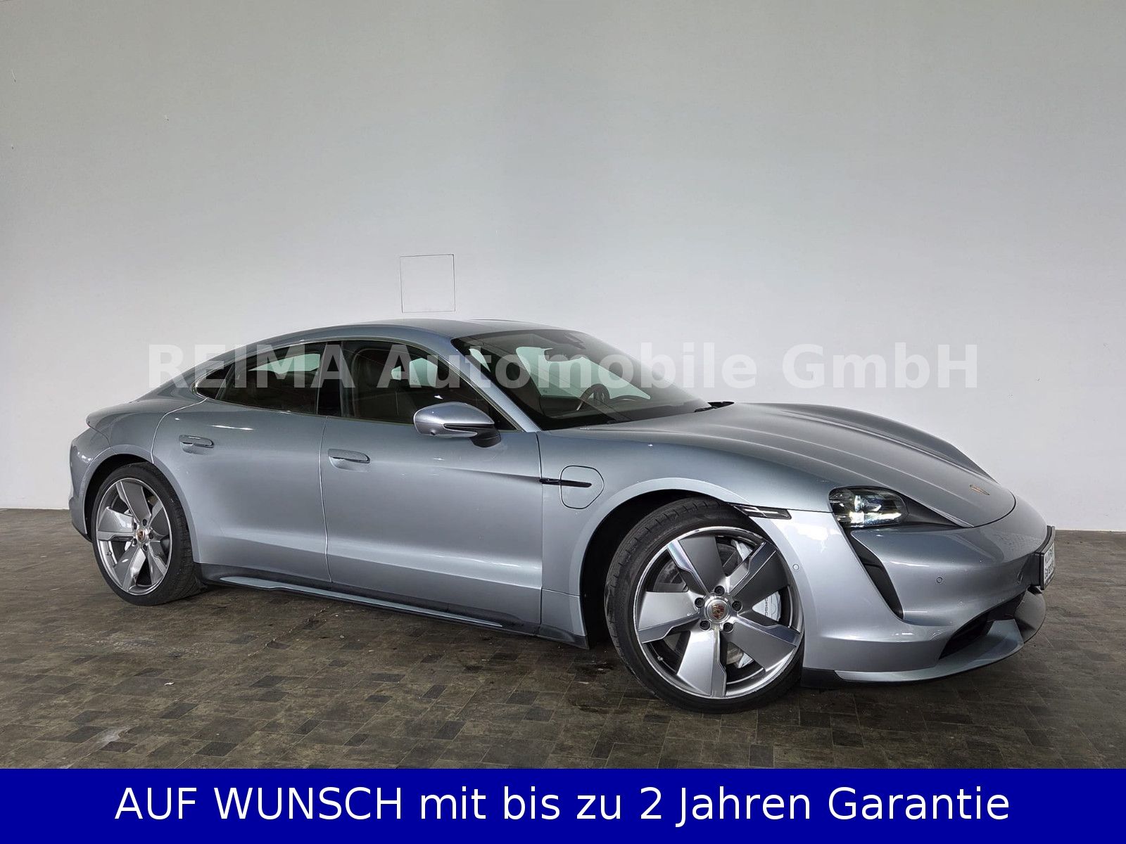 Fahrzeugabbildung Porsche Taycan Turbo 93 KWH, SOH 93,5%, LED