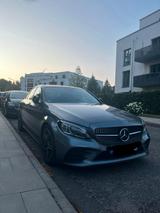 Mercedes-Benz C300 Autom. - AMG Line - Night Paket - Panorama  - Mercedes-Benz C 300 mit Benzin-Antrieb: Grau, Ambiente-Beleuchtung, Limousine
