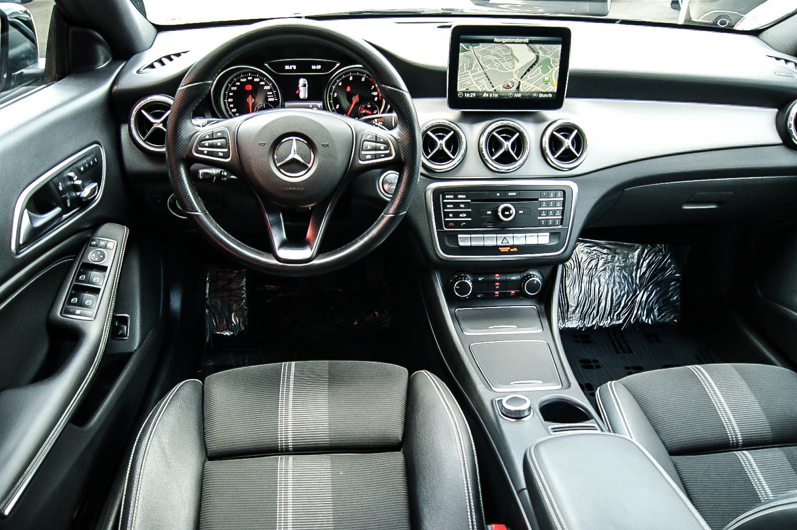 Fahrzeugabbildung Mercedes-Benz CLA 200 Shooting Brake 7G-DCT LED KEYLESS NAVI