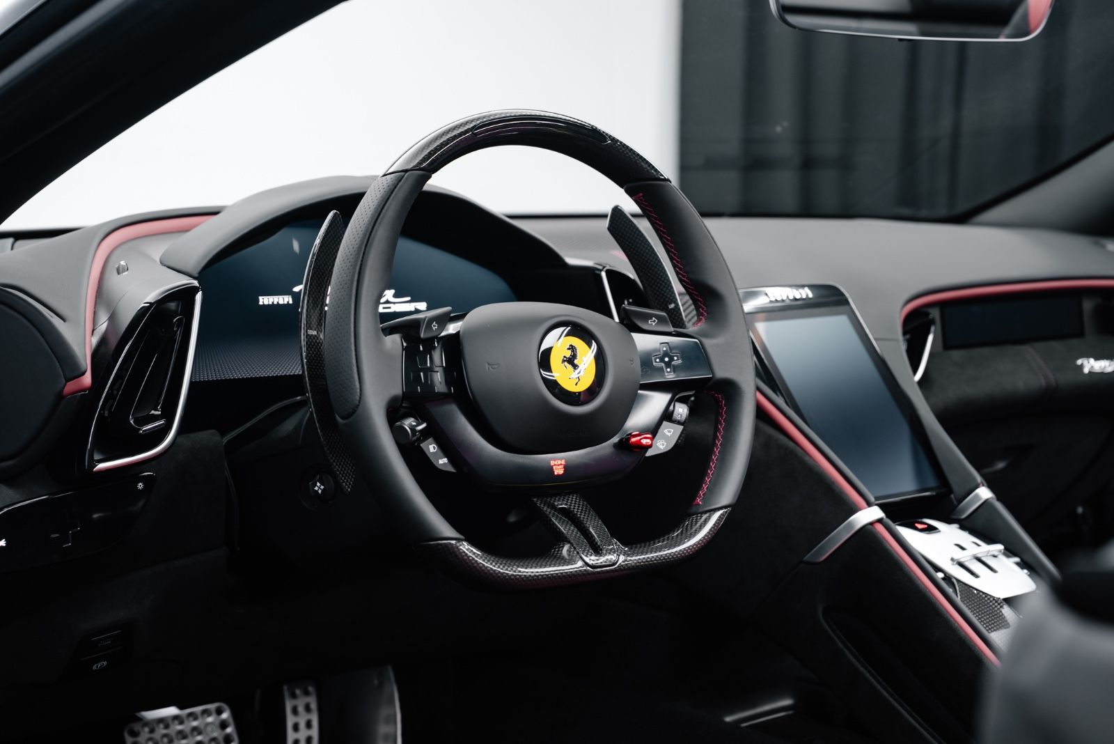 Fahrzeugabbildung Ferrari Roma Spider CARBON/DAYTONA/PASSENGER DISPLAY