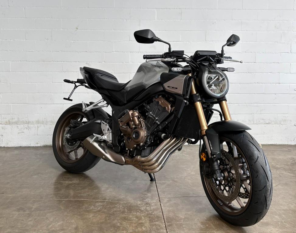 Honda CB650R E-Clutch - wie neu!
