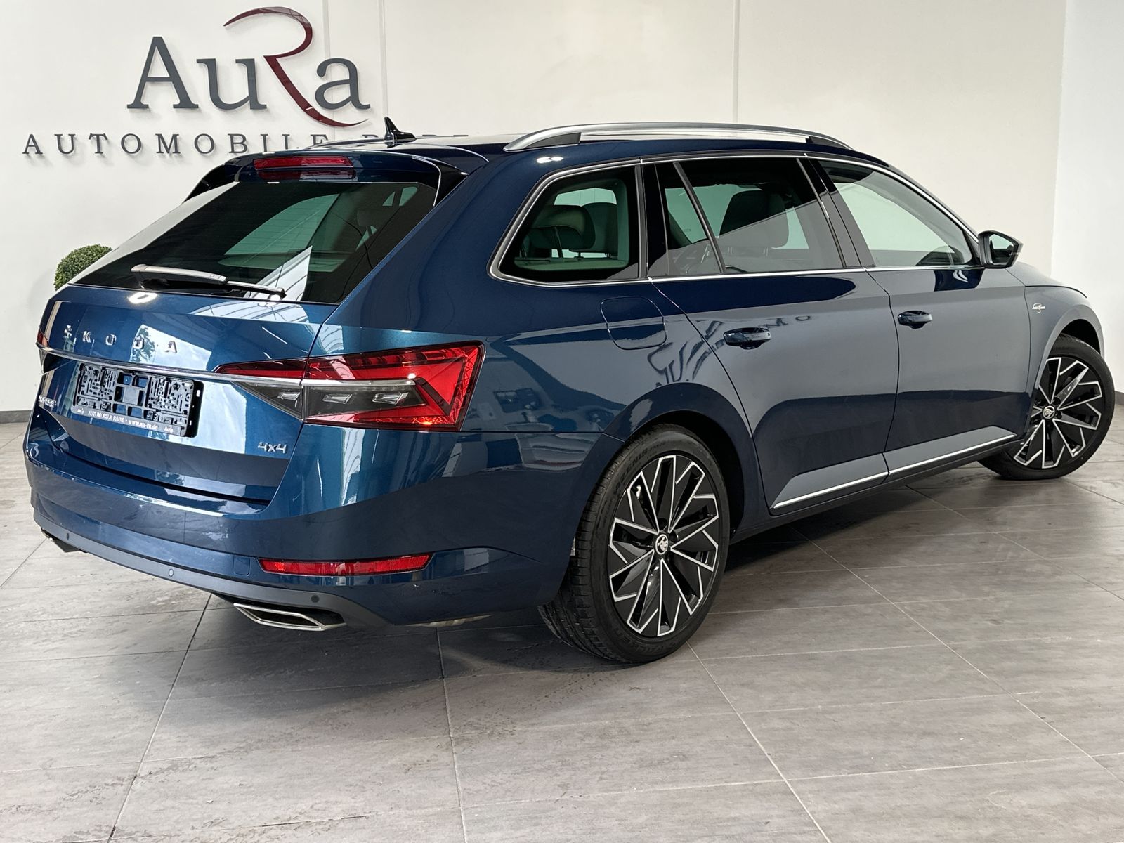 Fahrzeugabbildung SKODA Superb Combi 4x4 L&K NAV+MATRIX+ACC+PANO+CANTON