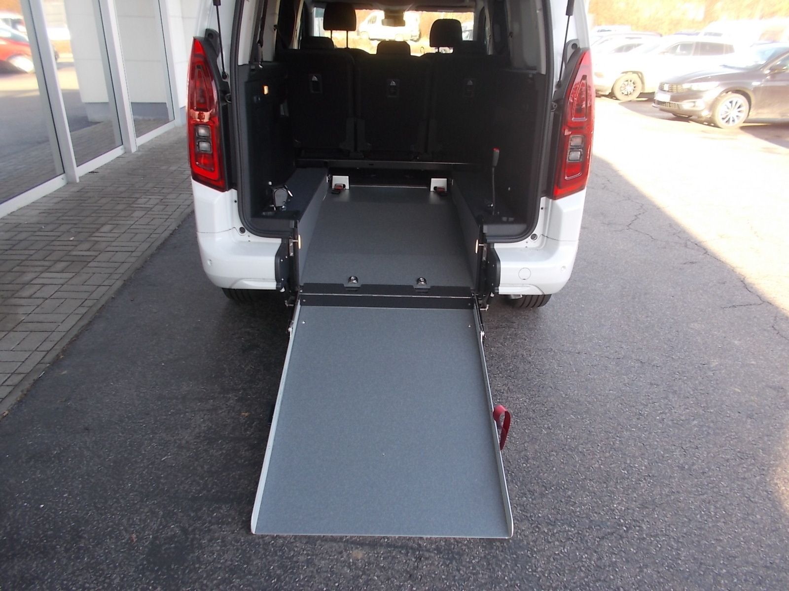 Fahrzeugabbildung Fiat Doblo 1.5 130 PS L2 Automatik AMF ROLLSTUHL