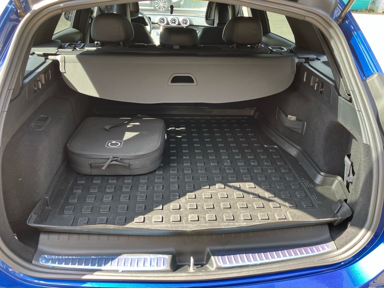 Fahrzeugabbildung Mercedes-Benz C 300 e T AVANTG+AHK+DIG.LIGHT+360+MEMORY+DISTR+