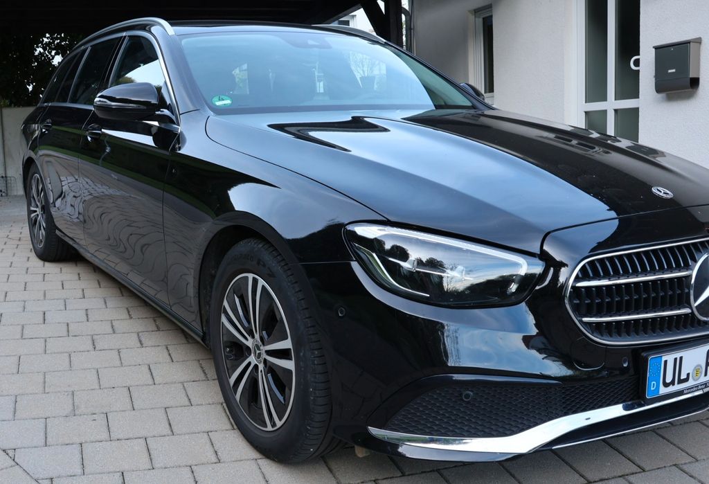 Image of Mercedes-Benz E 200