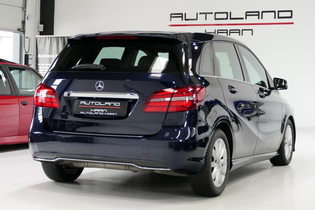 Mercedes-Benz B 180