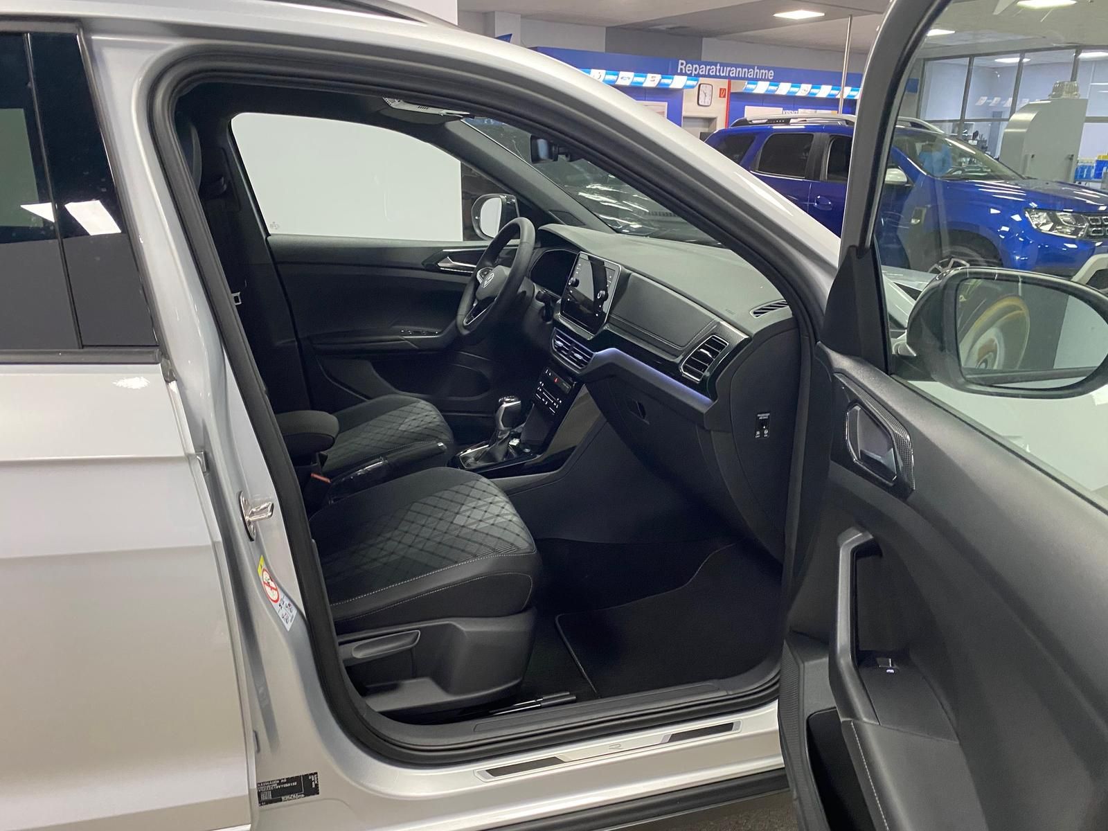 Fahrzeugabbildung Volkswagen T-Cross 1.0 TSI DSG R-Line BLACKSTYLE+MATRIX+AHK