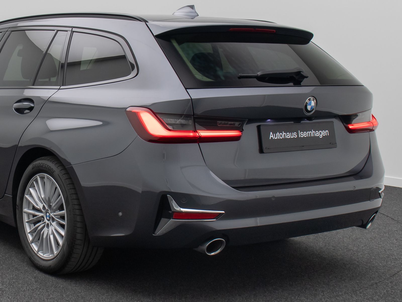 Fahrzeugabbildung BMW 320d Luxury Line HUD DAB Laser Kamera HiFi Leder