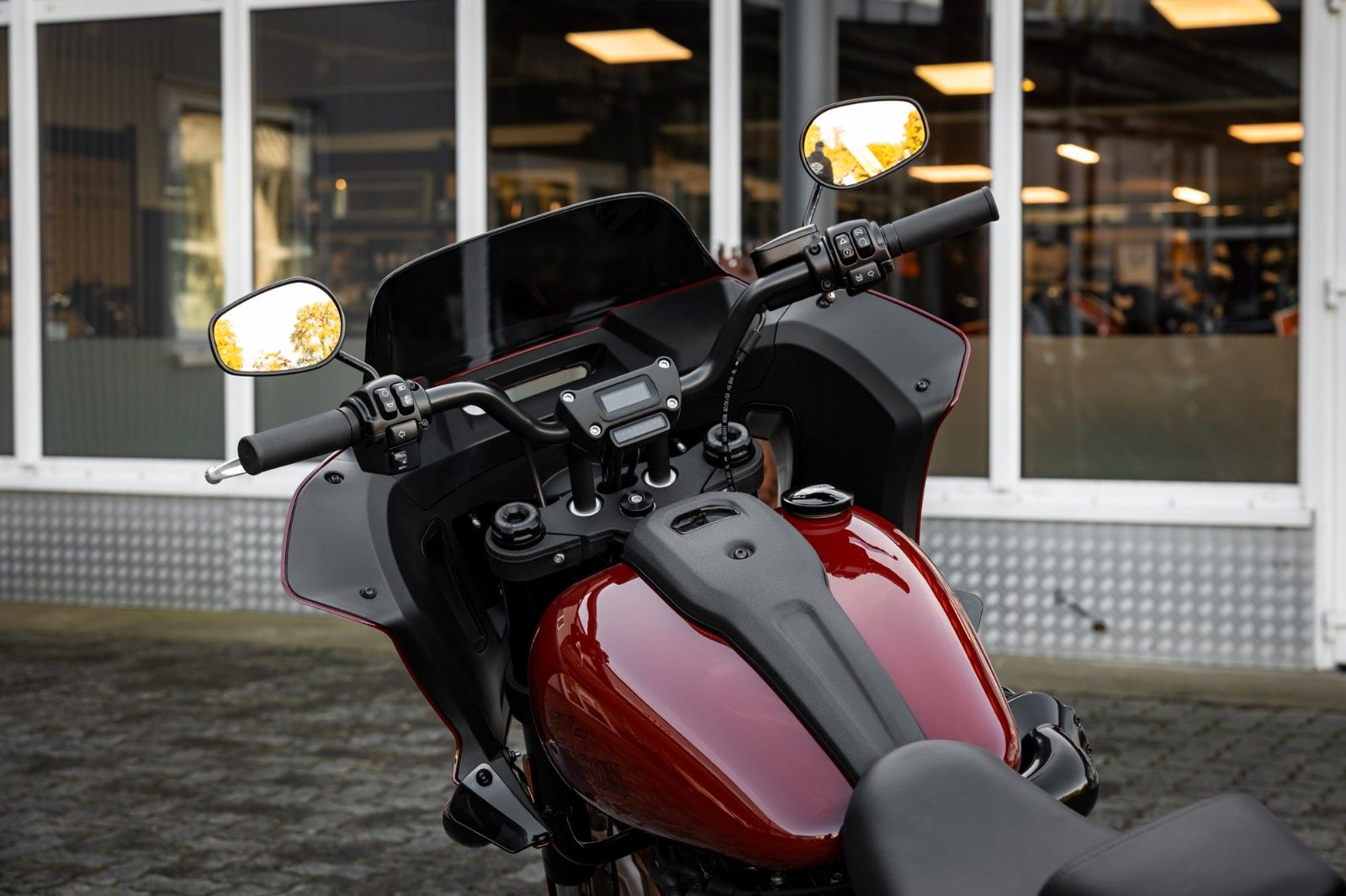 Fahrzeugabbildung Harley-Davidson FXLRST LOW RIDER ST 117 -SOFORT VERFÜGBAR