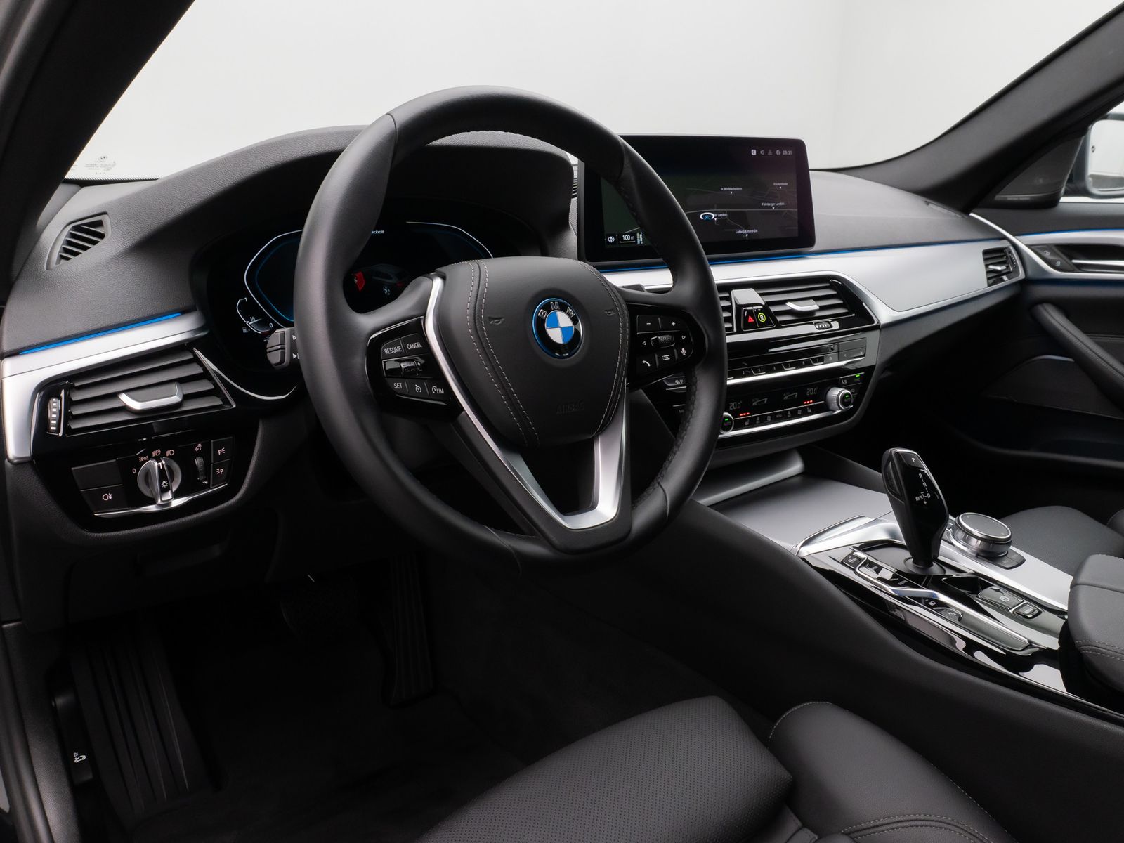 Fahrzeugabbildung BMW 530e HUD Laser DAB Kamera H/K AHK Alarm Sport