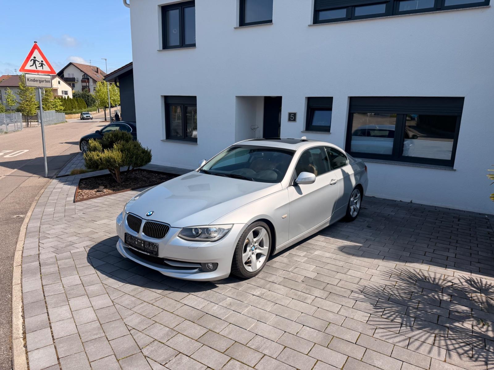 BMW 325i Coupe E92/Schalter/Navi