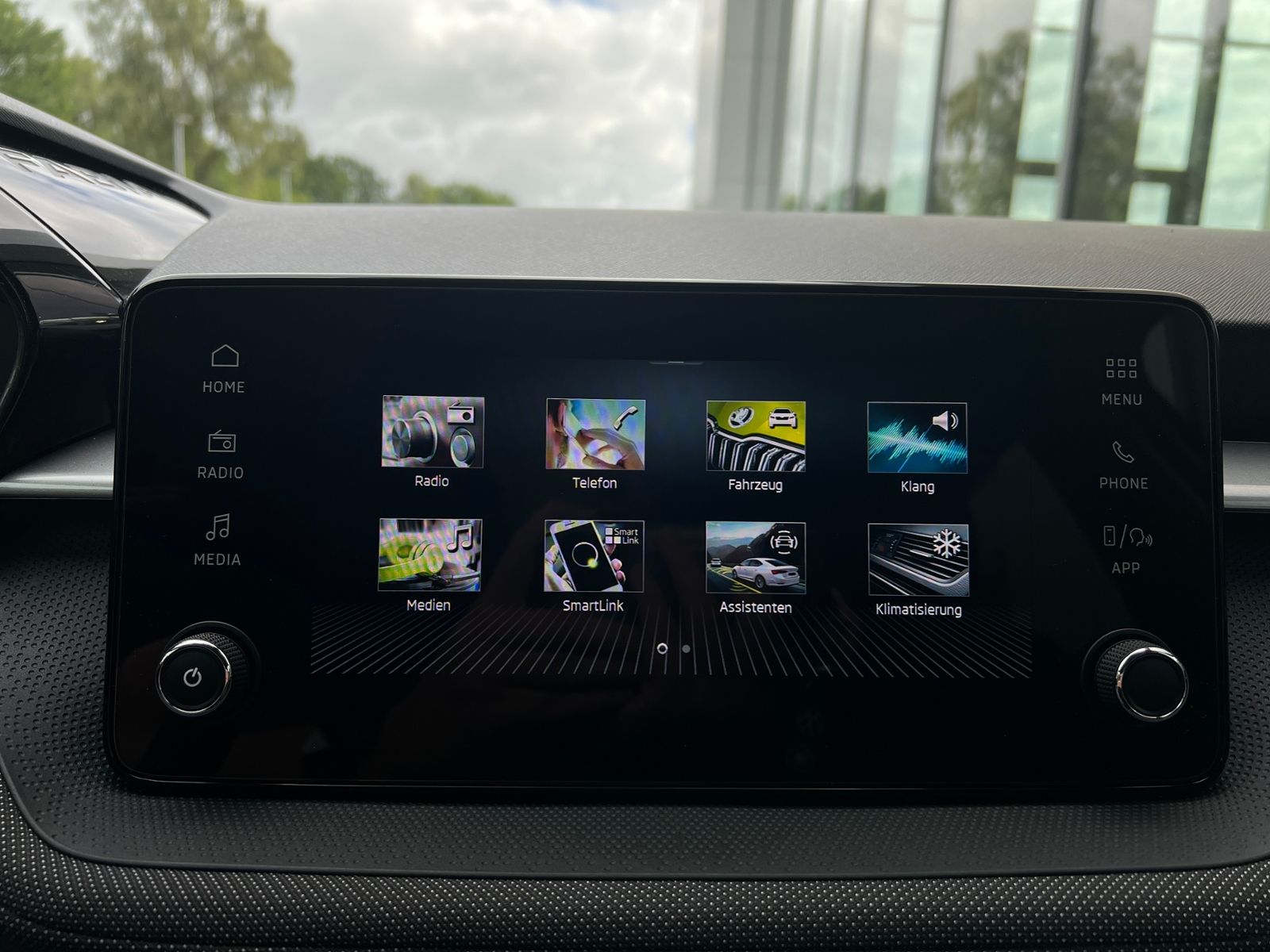 Fahrzeugabbildung SKODA Fabia Selection Tour 1.0 TSI *Vorb. AHK, LED, Ka