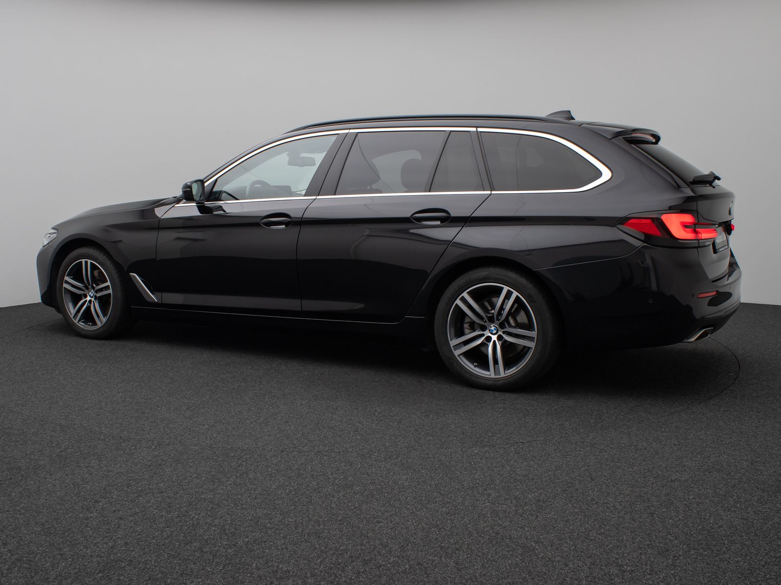 Fahrzeugabbildung BMW 520d xD ACC H/K Kamera Alarm DAB Leder 18Zoll