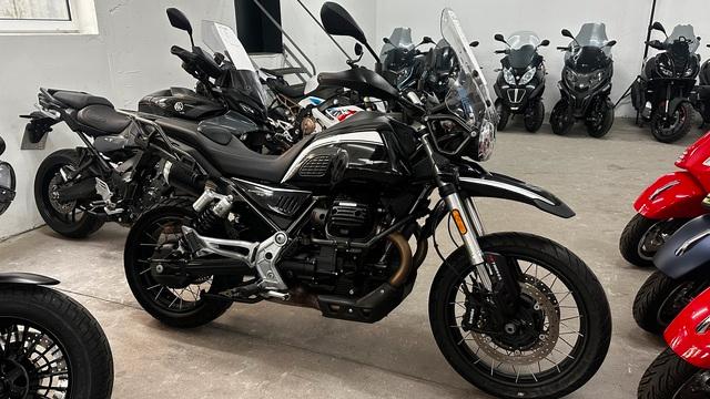 Moto Guzzi V85TT GUARDIA D´ONORE 