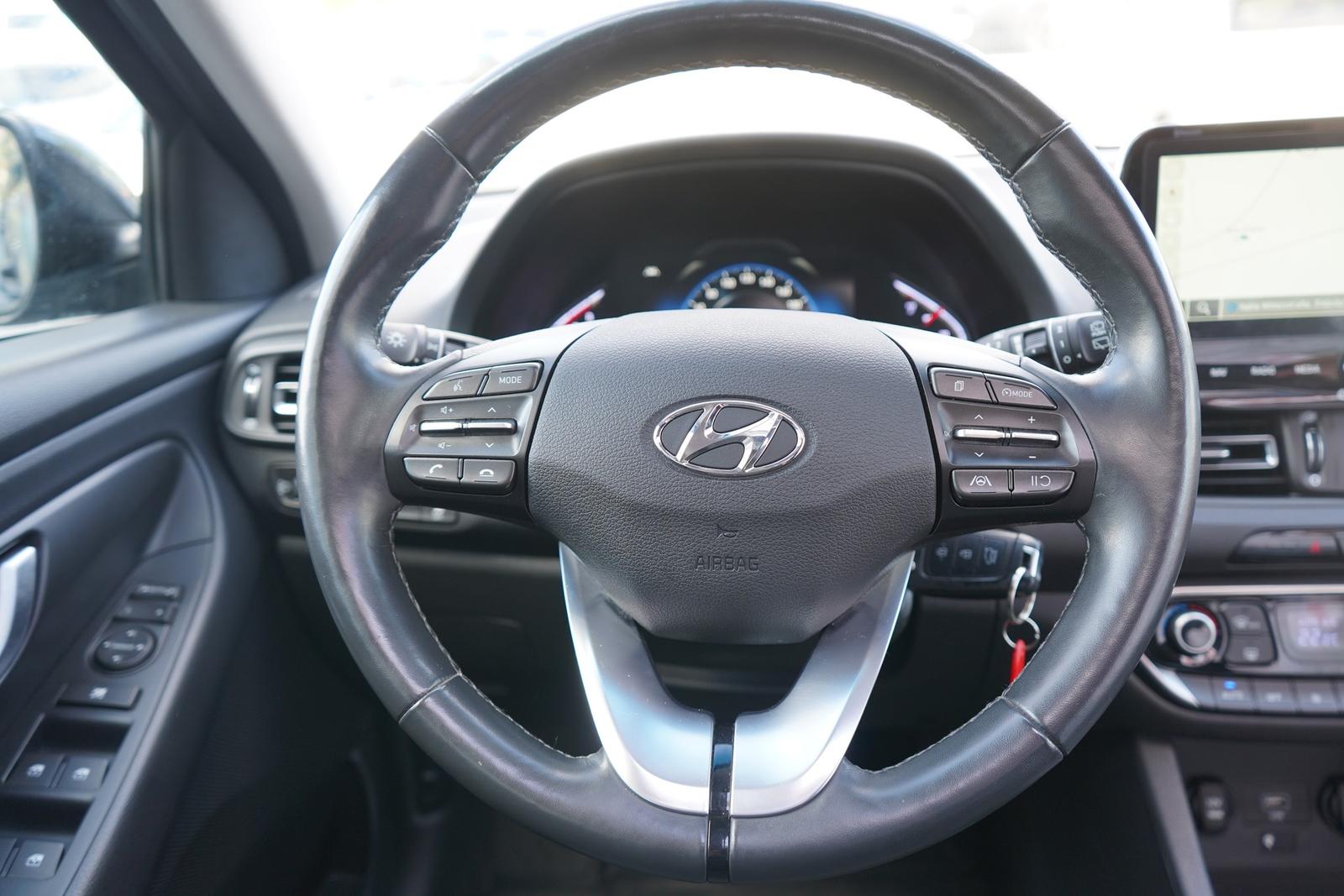 Hyundai i30 1.5 LED Navi Panorama Kamera Tempomat DAB