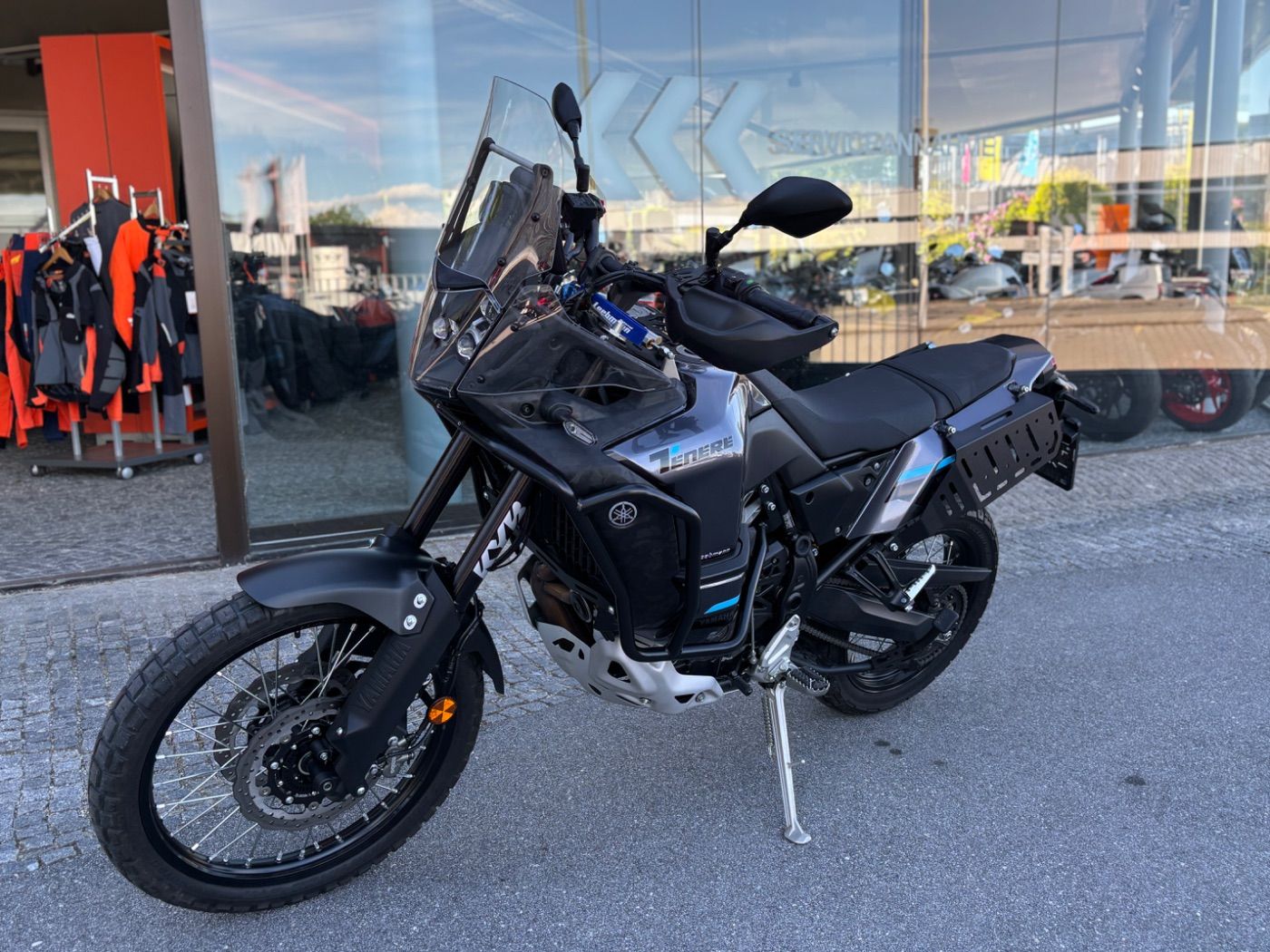 Fahrzeugabbildung Yamaha XTZ 700 Tenere World Raid Modell 2024 Akrapovic