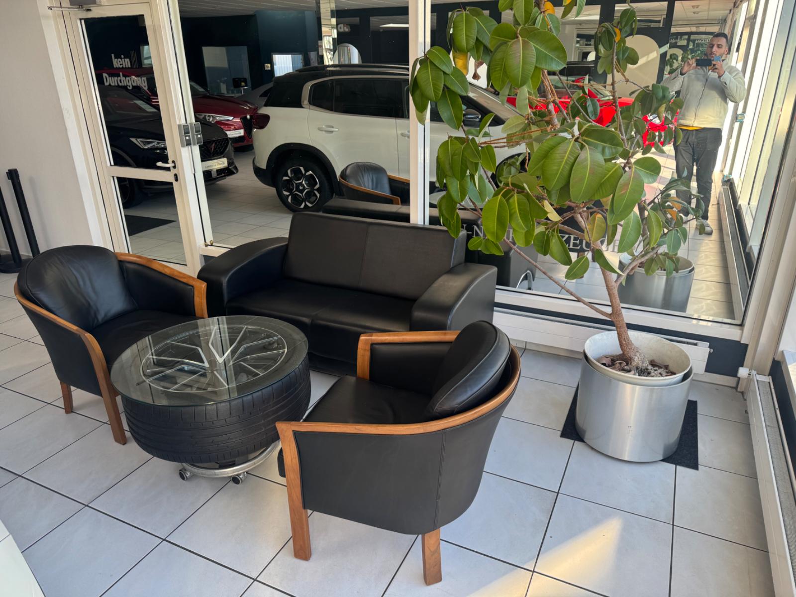 showroom-image-top