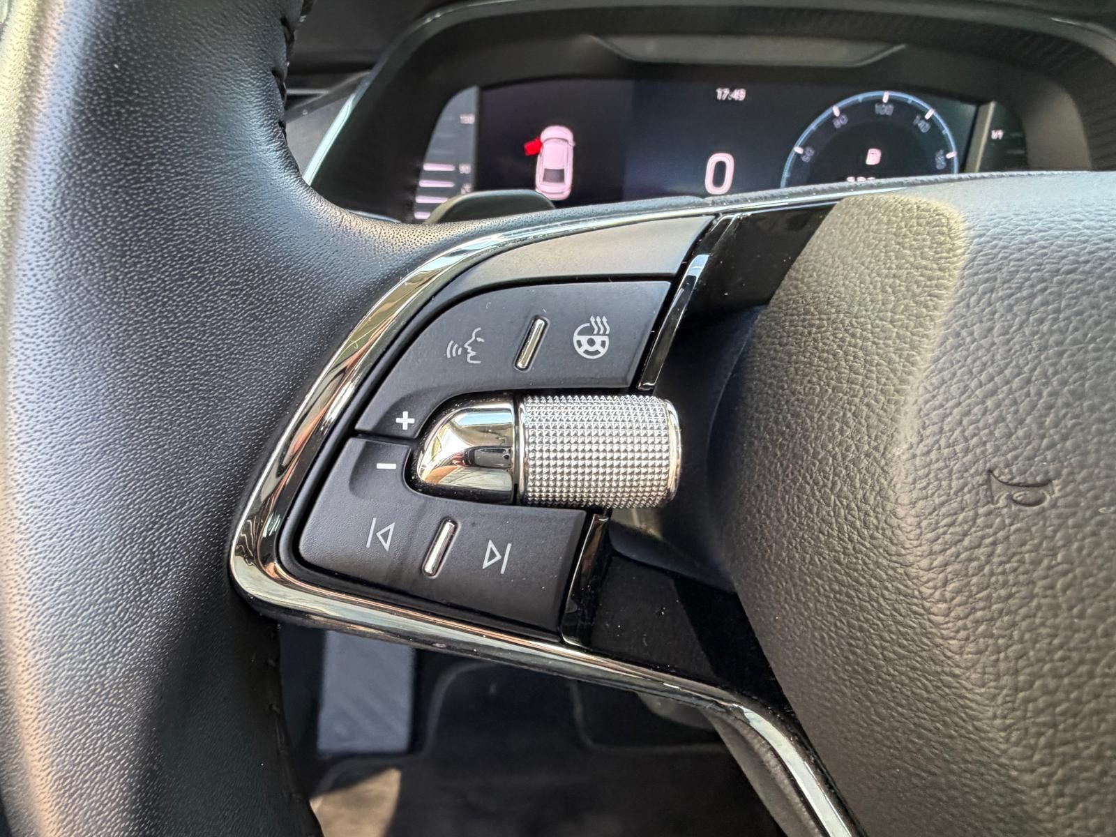 Fahrzeugabbildung SKODA Octavia 2.0TDI Style >VIRTU+HEAD+LED+SHZ+ACC+18"