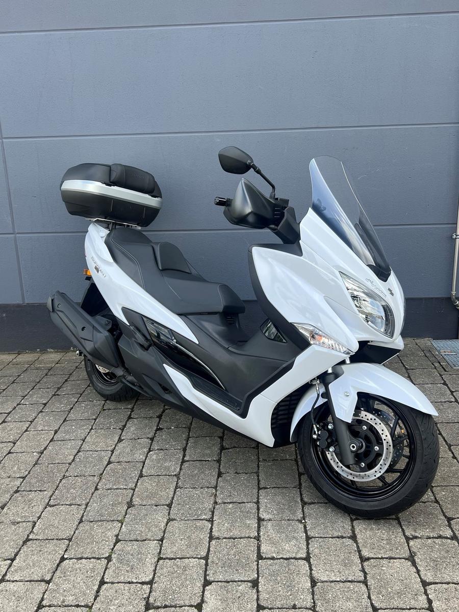 Suzuki Burgman 400 inkl. Topcase, Handschützer &