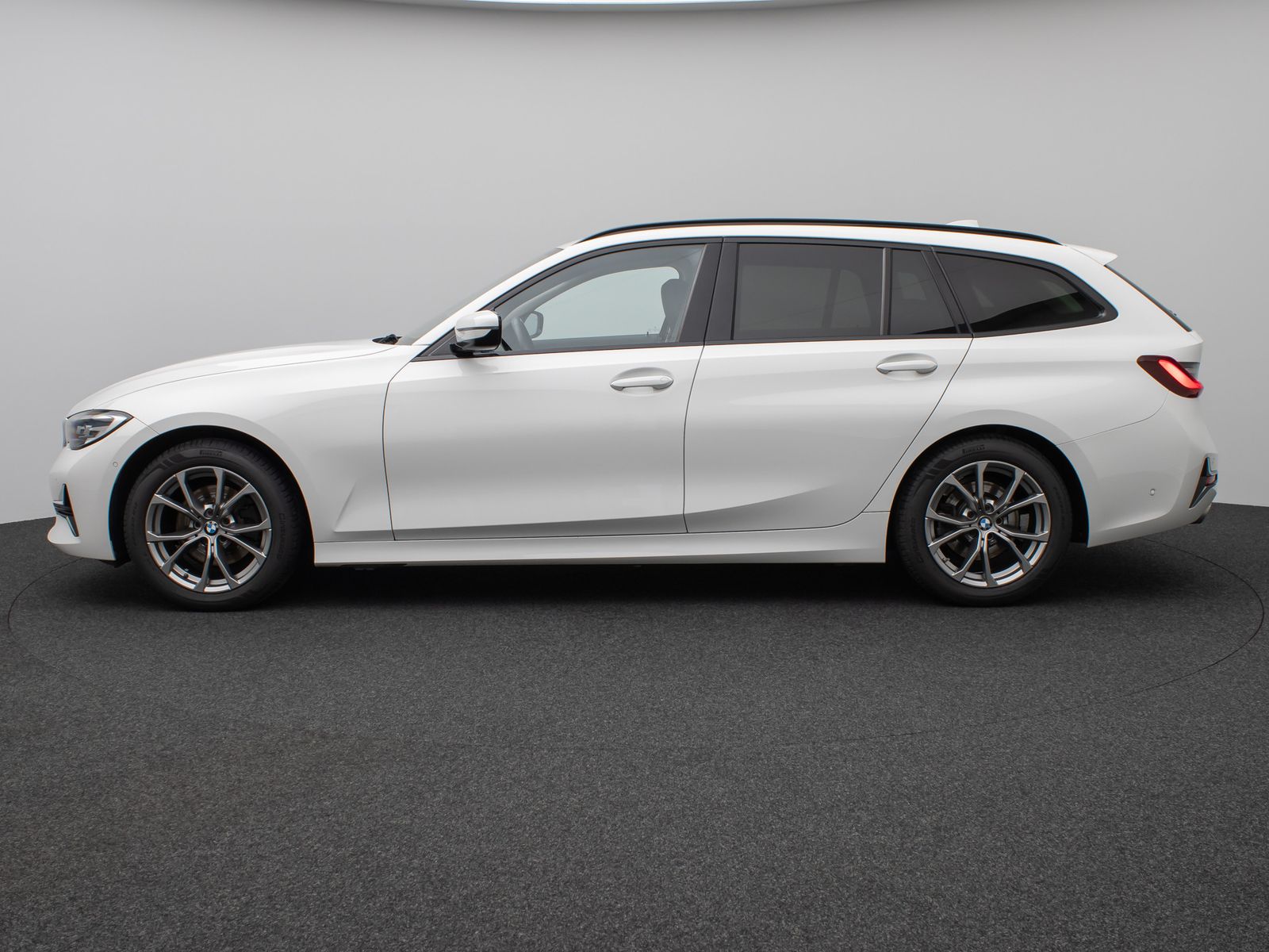 Fahrzeugabbildung BMW 320d  Luxury Line Kamera DAB HiFi Stop&Go Sport