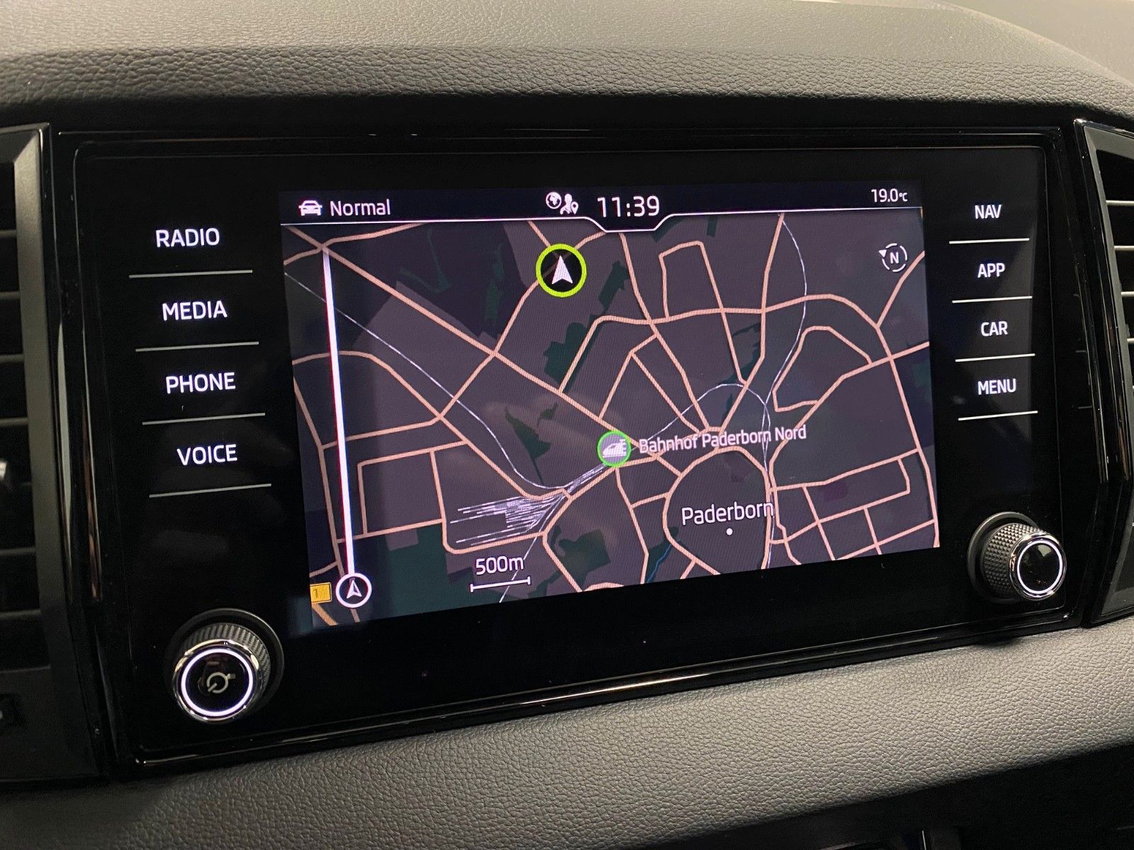 Fahrzeugabbildung SKODA Karoq 2.0l TDI DSG 4x4 SPORTLINE+AHK-SCHWENKBAR