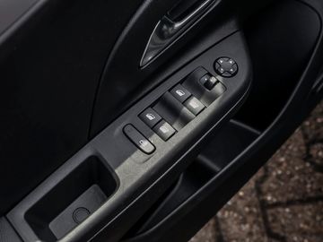 Opel Corsa F 1.2 Edition Komfort-Paket Spurhalteassi.