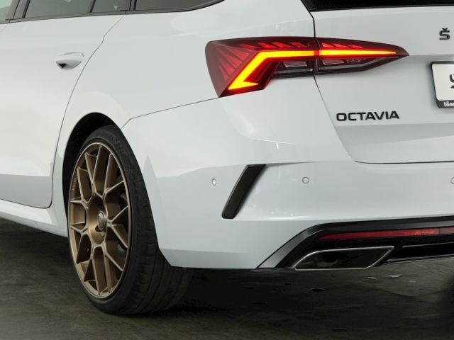 Octavia COMBI RS TSI DSG+AHK+LED+NAVI+RÜCKFAHRKA