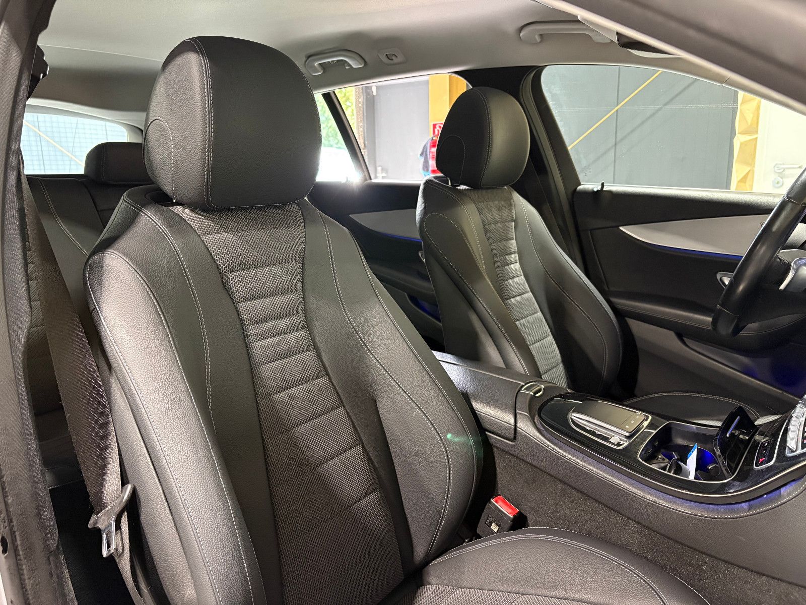 Fahrzeugabbildung Mercedes-Benz E 220 T-Modell d/NAVI/KAMERA/APPLE/AMBIENTE/ACC