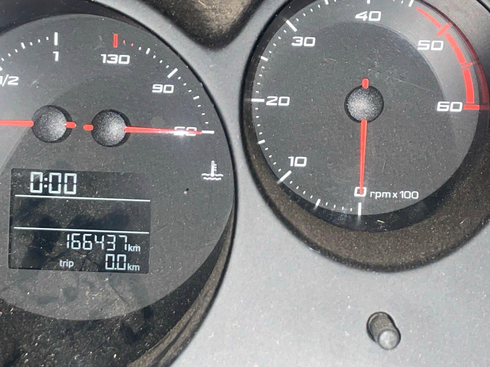 Seat Altea XL 2012 — engine 105 HP (77kW)