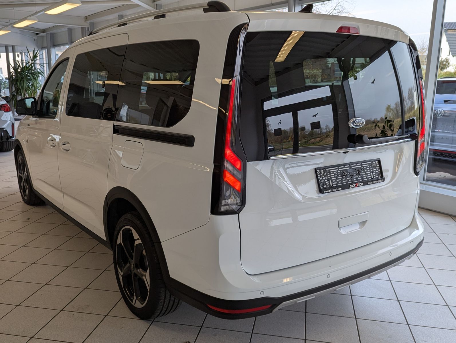 FORD Tourneo Connect L2 Active 7-Sitz Bi-LED Pano AHK - Image 5