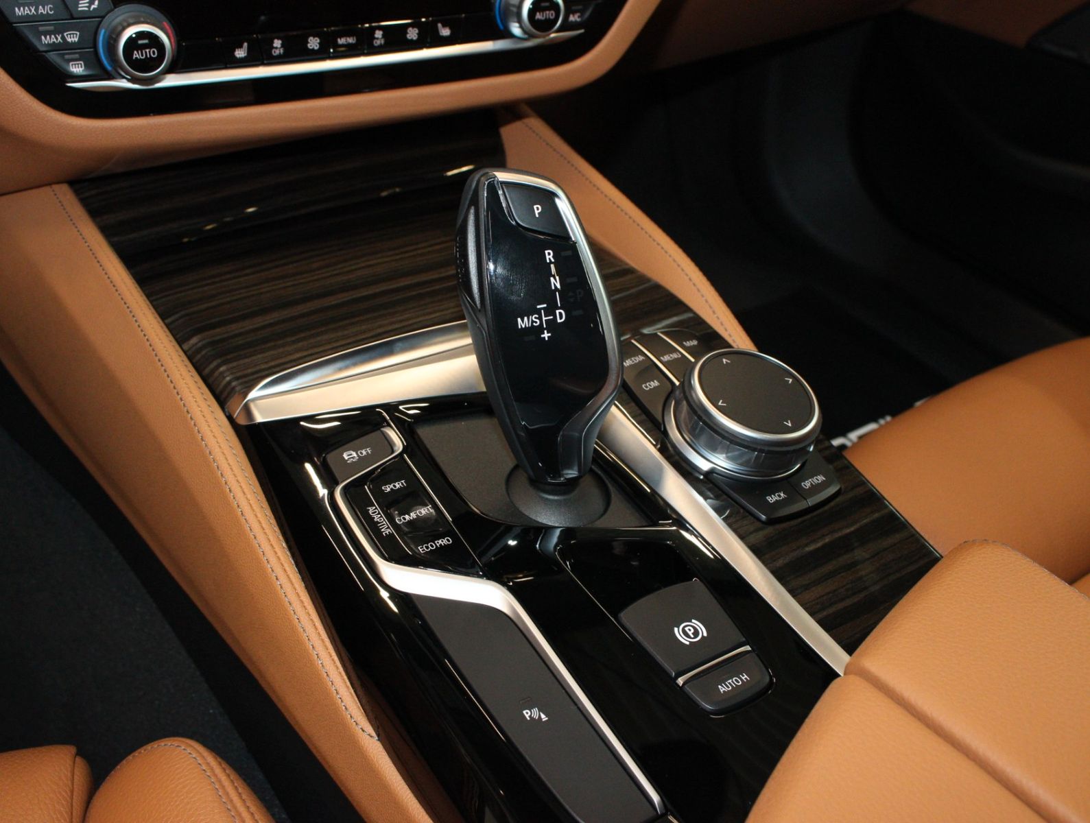 Fahrzeugabbildung BMW 520 d Touring Luxury Line 1. Hand*Pano*H&K*HUD