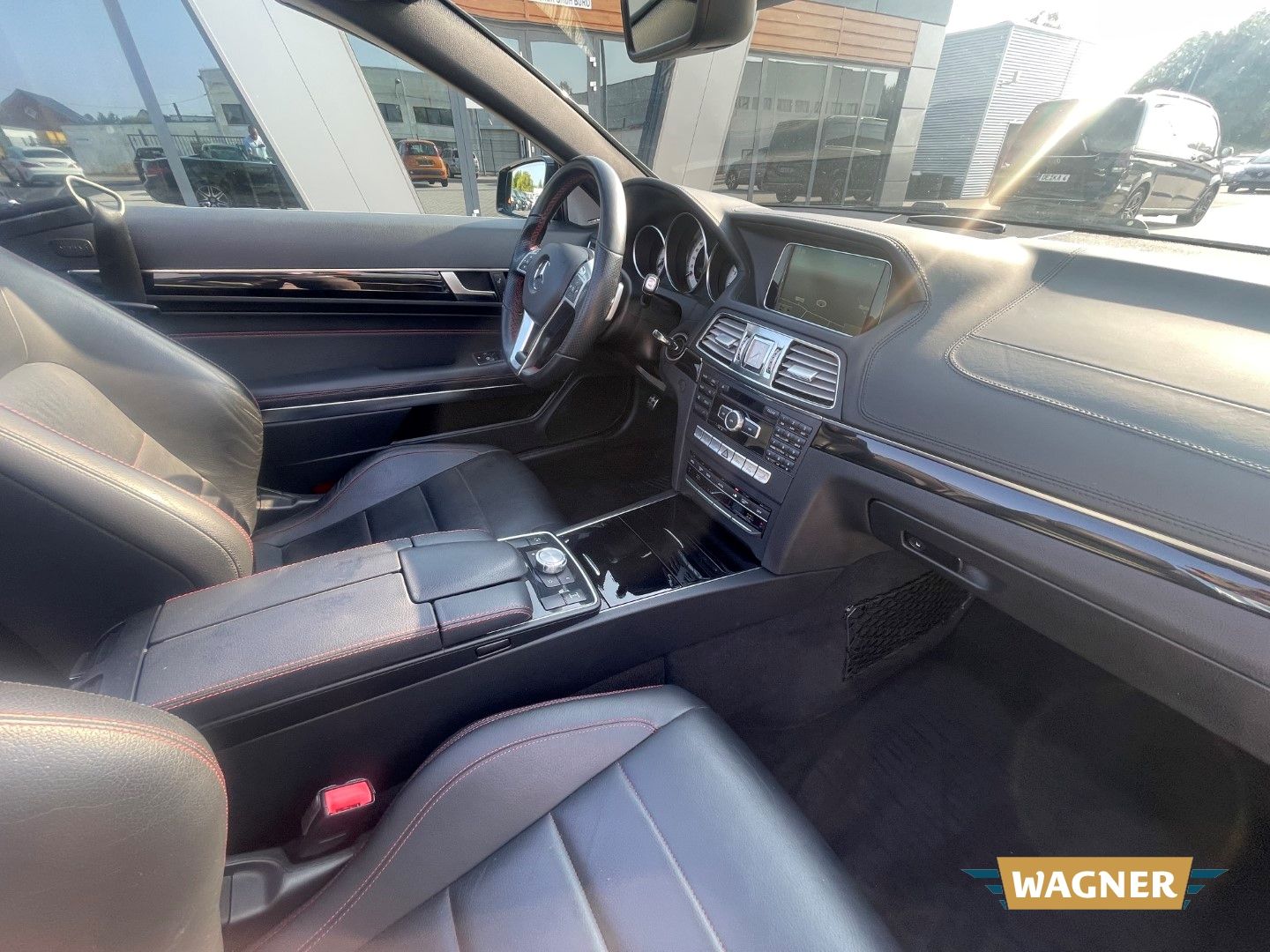 Fahrzeugabbildung Mercedes-Benz E 400 Cabrio AMG Paket Sportsitze