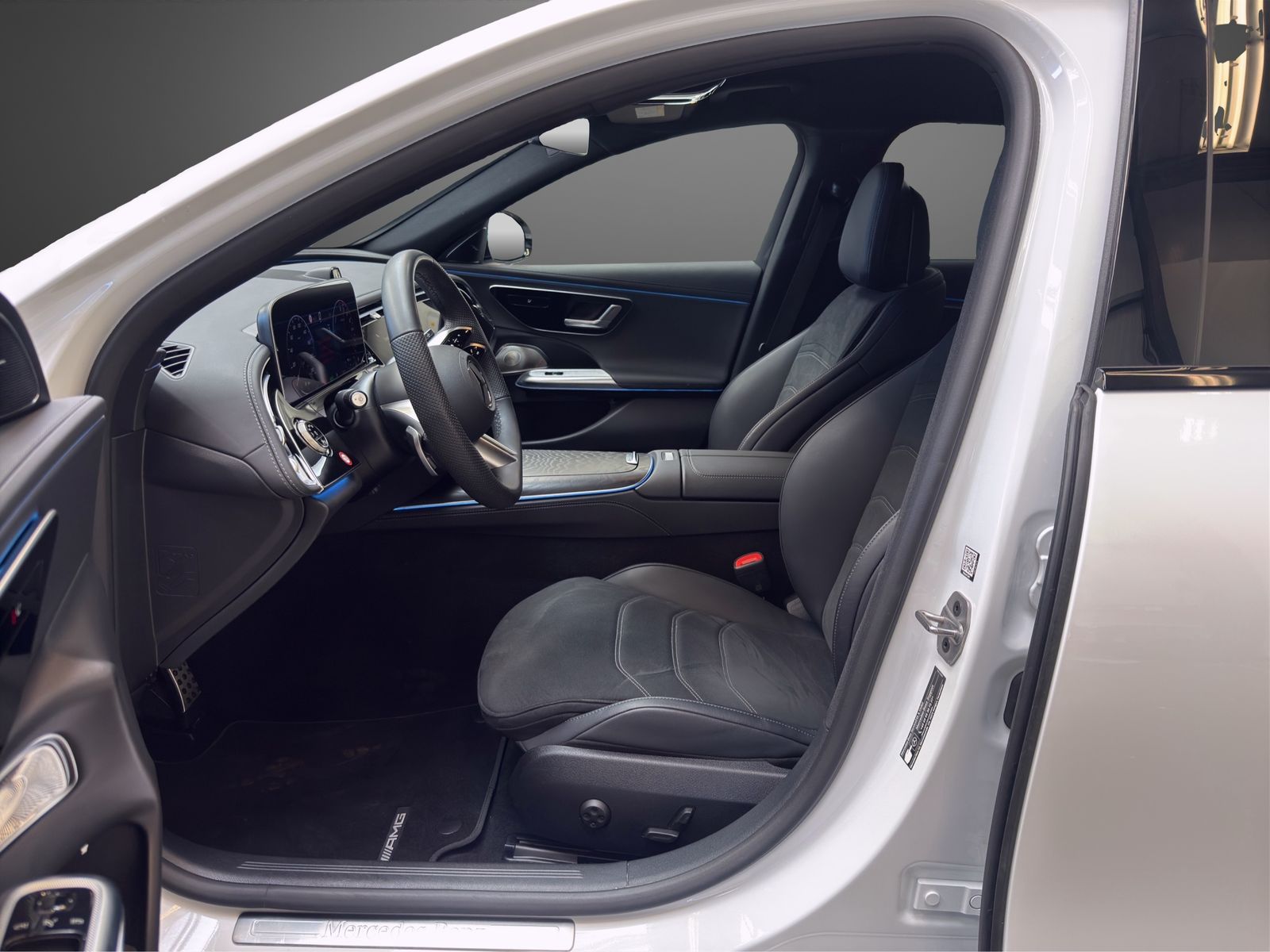 Mercedes-Benz E 300 T de 4M AMG*Superscreen*AHK*Burmester*20"* foto 7
