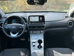 Fahrzeugabbildung Hyundai KONA EV Advantage 100kW *RW305KM*Navi*ACC*LED*