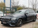 Mercedes-Benz E 400 4Matic T-Modell*LUFT/KEYLESS/360*/MEMORY - Mercedes-Benz: Grün
