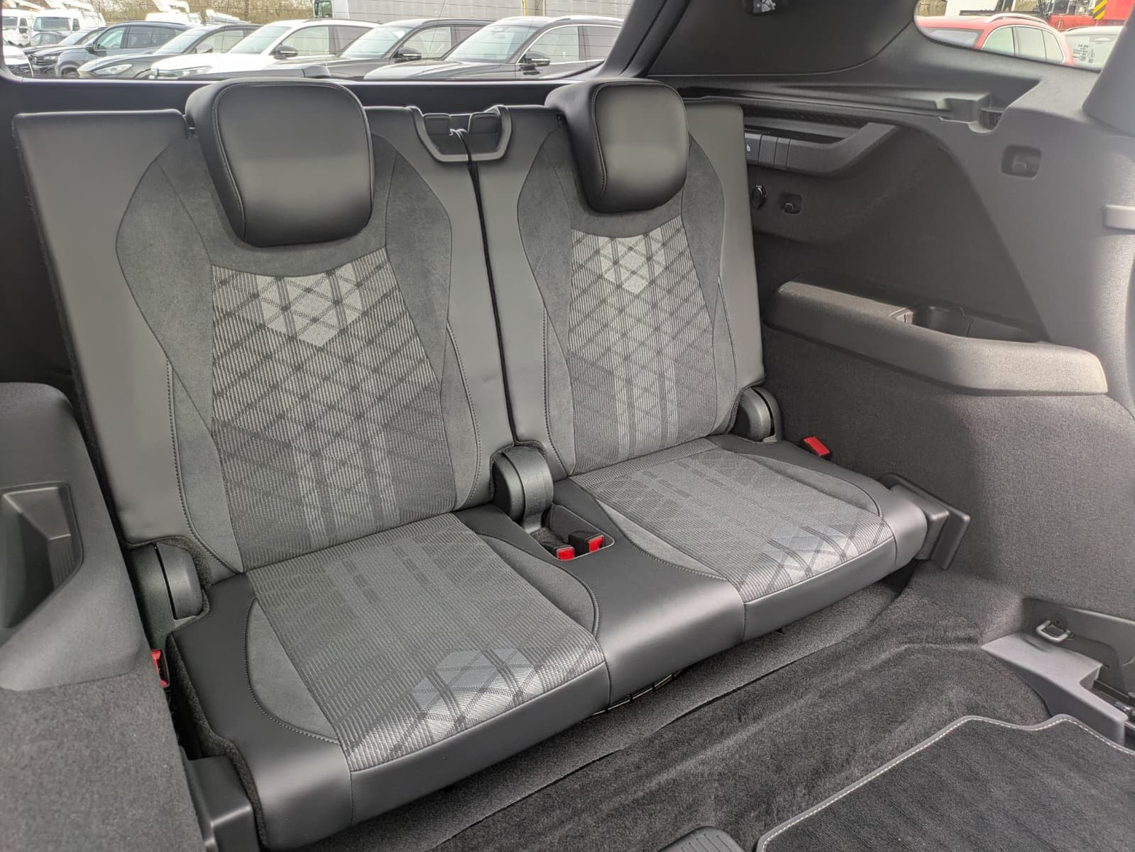 Изображение автомобиля Volkswagen Tayron 2.0 TDI 4M R-Line BLACK*7Si*MATRIX*PANO