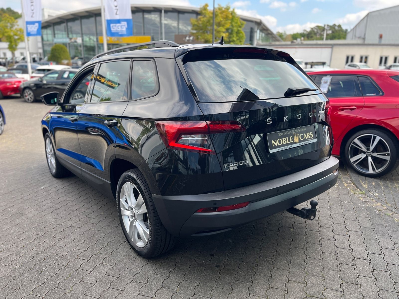 Fahrzeugabbildung SKODA KAROQ Style AHK ACC LED NAV LEDER 18"
