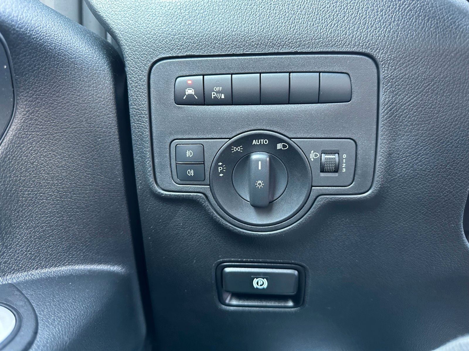 Fahrzeugabbildung Mercedes-Benz Vito 114 CDI Mixto Regal AHK Klima PARKTRONIC