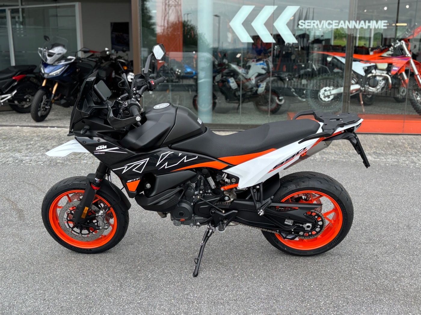 Fahrzeugabbildung KTM 890 SMT Modell 2024 4 Jahre Garantie
