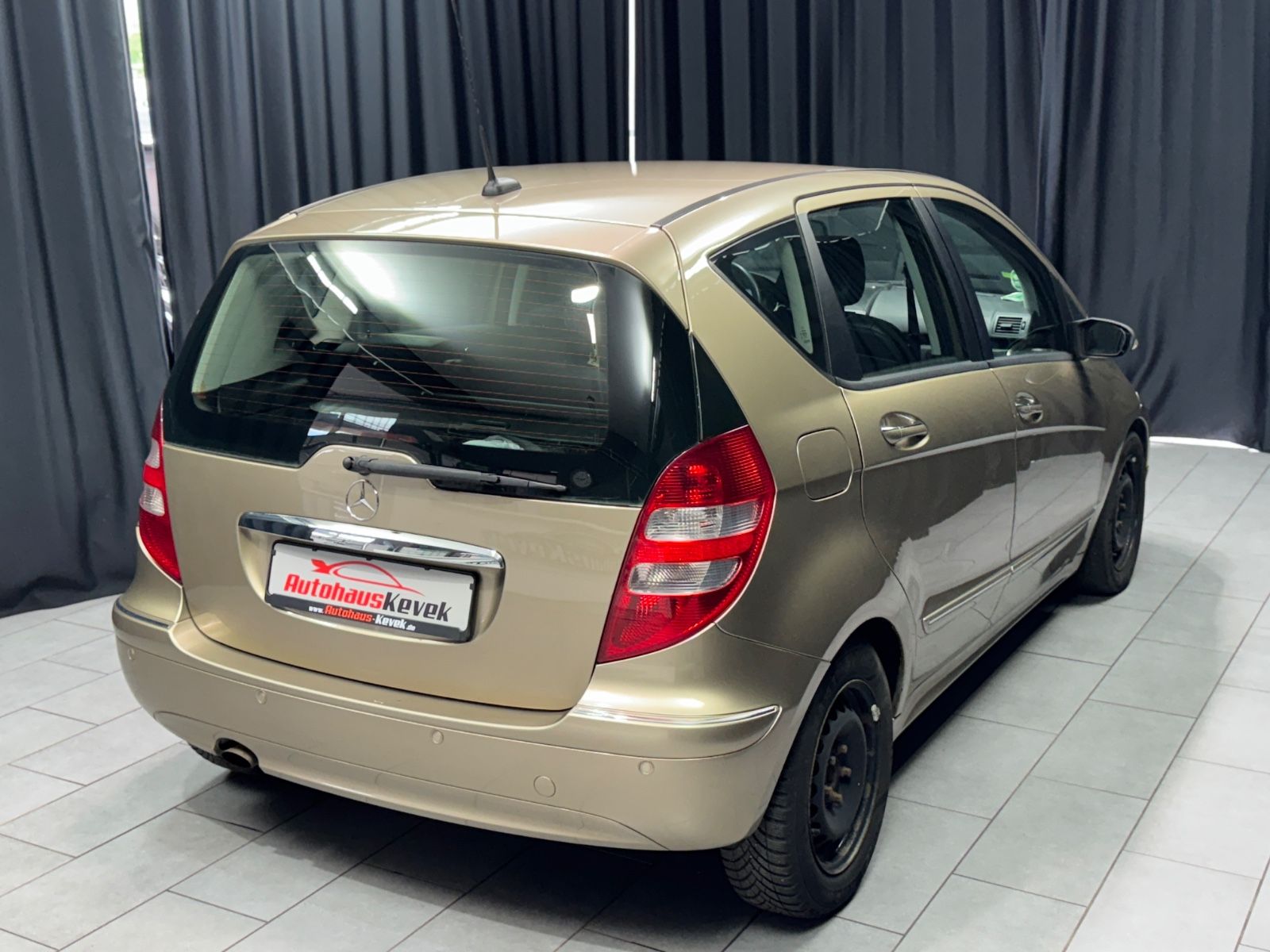 Fahrzeugabbildung Mercedes-Benz A 170|LEDER|TÜV 11/2025