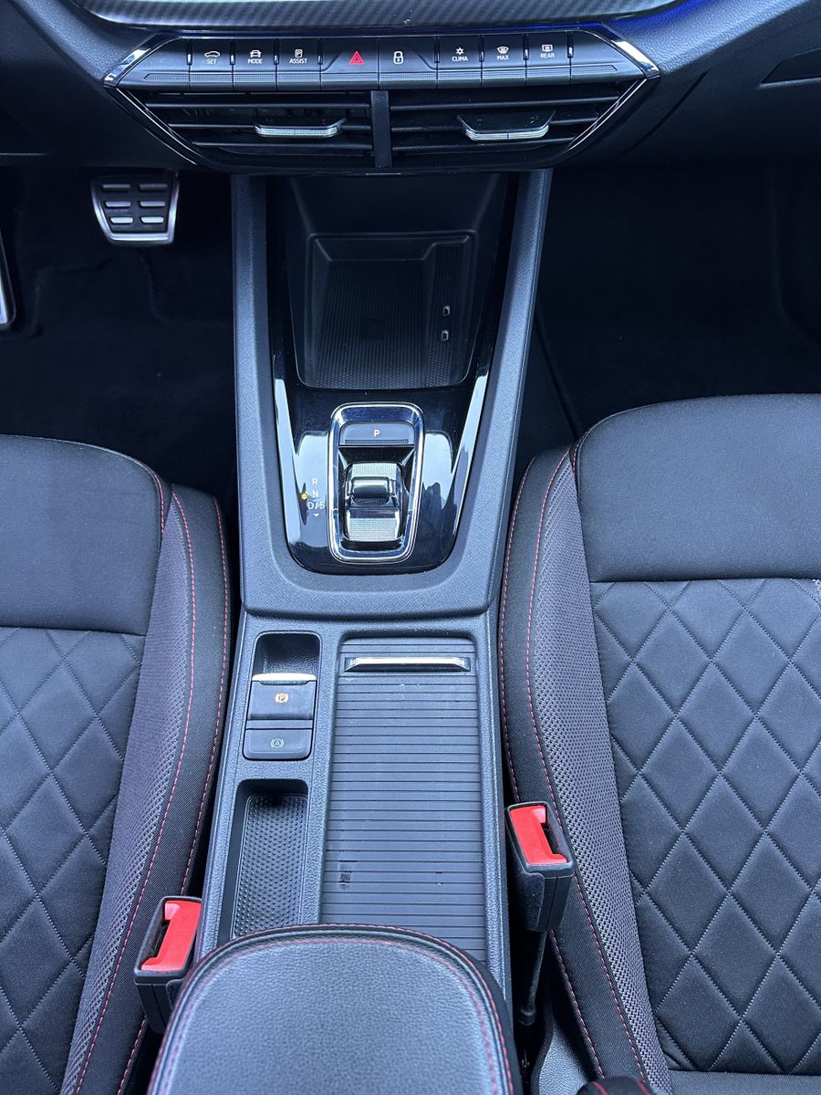 Fahrzeugabbildung SKODA Octavia Combi RS NAV+LED+AHK+V-COCKPIT+HEADUP+PP